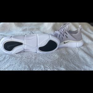 Nike acalme men’s sneaker